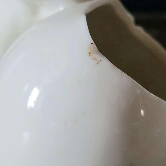 Vintage Accordion Player Porcelain Figurine with Cracked Egg Planter - Picture 11 of 12